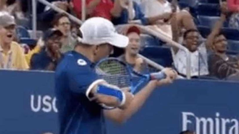 تغريم نجم التنس فلاشينج