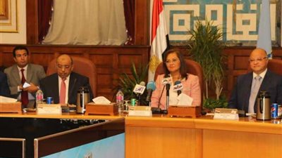 تسهيل 10 خدمات جماهيرية وافتتاح 15 مركزًا لخدمة المواطنين بالقاهرة