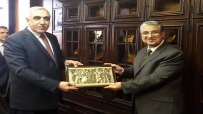 وزير الكهرباء يلتقي سفير العراق لدعم الطاقة