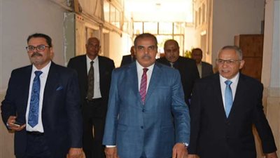 رئيس جامعة الأزهر يتفقد امتحانات التصفية بكليتي العلوم والتجارة