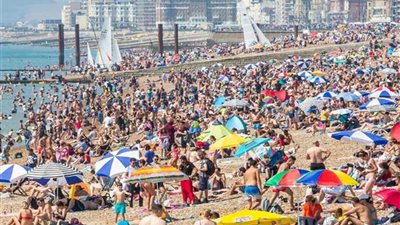 موجة حر تضرب بريطانيا .. والسبب 