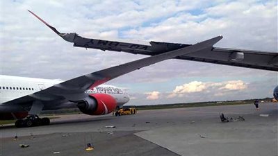 تصادم طائرتين في مطار موسكو