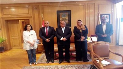 تعريف طلاب وموظفي حلوان بمنظومة الشكاوى الحكومية الموحدة