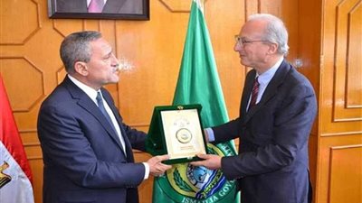 محافظ الإسماعيلية يستقبل سفير الأرجنتين ويناقشان سبل دعم التعاون المشترك في مجالات الاستثمار