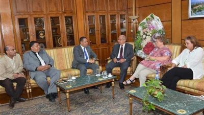 رئيس جامعة أسيوط يستقبل أعضاء المعهد التعليم الدولي IIE