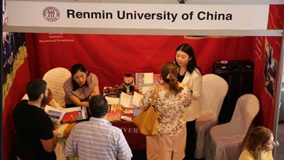 الجامعات الصينية تجذب الطلاب التونسيين