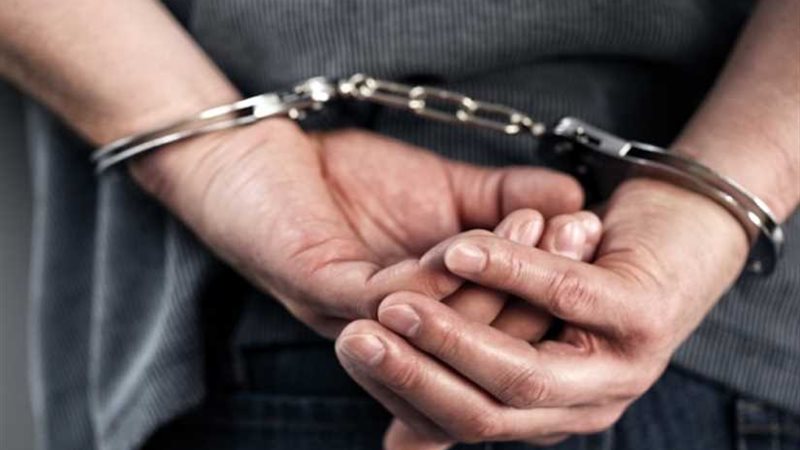 لص السيارات سقط في