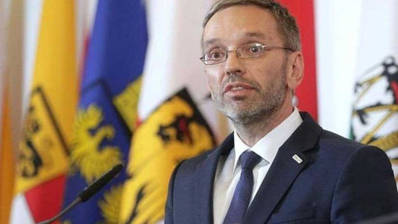 جرائم الاحتيال عبر