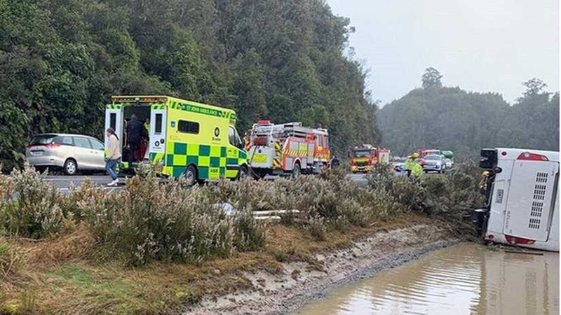 5 ضحايا بانقلاب حافلة