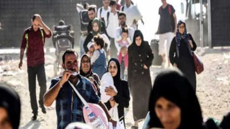 ترحيل أكثر من 40