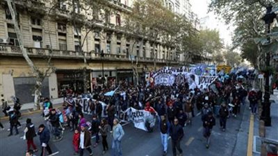 مظاهرات بالأرجنتين احتجاجا على سوء الأوضاع المعيشية