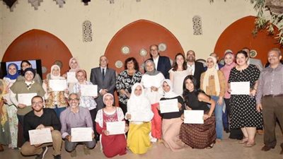 وزيرة الثقافة تسلم شهادات تخرج دفعة جديدة من منحة بيت جميل للحرف التقليدية