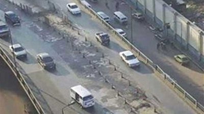 مرور الجيزة تُعين خدماتها بكوبري الجيزة المعدني المتجه إلى كوبري عباس 