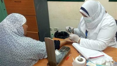توقيع الكشف على 1464 مريضا في قافلة طبية بقرية عمارة بالبحيرة