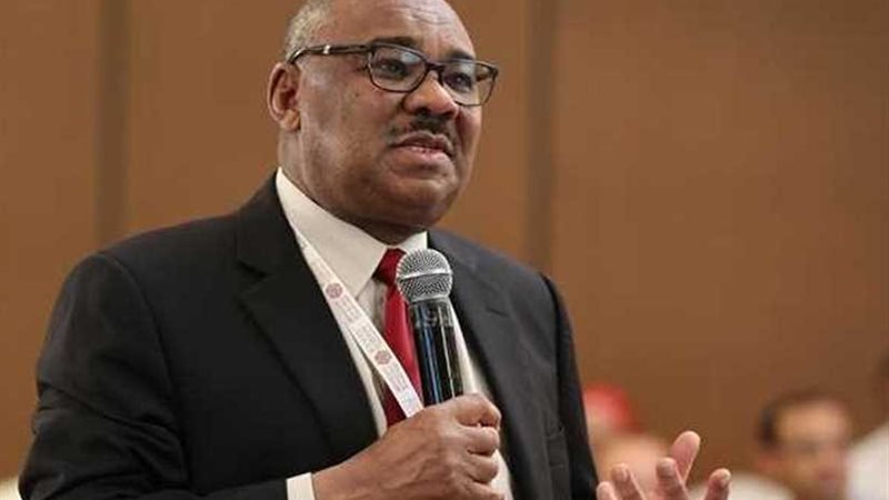 اقتصادي مرموق وزيرا