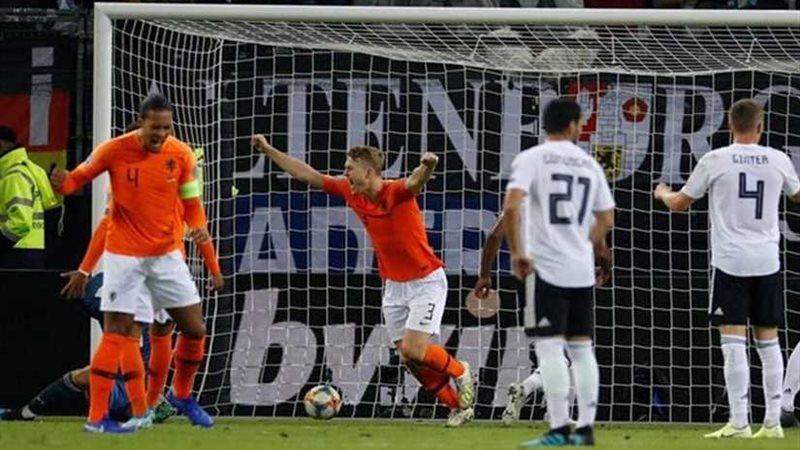 هولندا تضرب ألمانيا