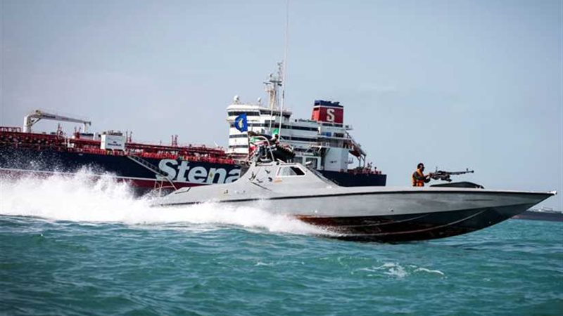 إيران تحتجز سفينة