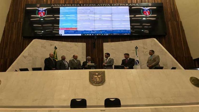 البرازيل تهدي زاهي