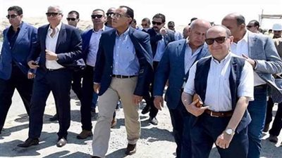 رئيس الوزراء يتفقد مشروع إنشاء مجمع الصناعات الصغيرة والمتوسطة بالمطاهرة