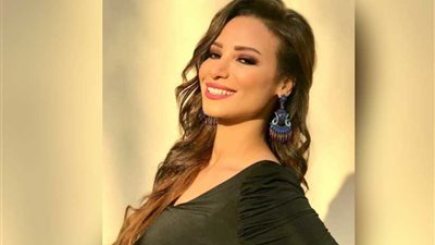 الممثلة غادة طلعت 