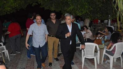 محافظ المنيا يطالب أصحاب وحدات شارع مصر بالالتزام بضوابط التشغيل