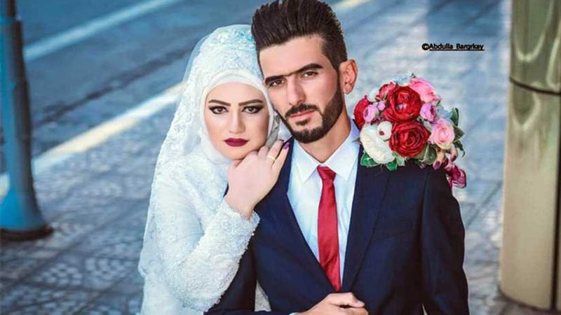 زوجان يحتفلان بذكرى