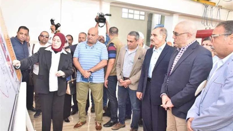 وزير الإسكان ومحافظ