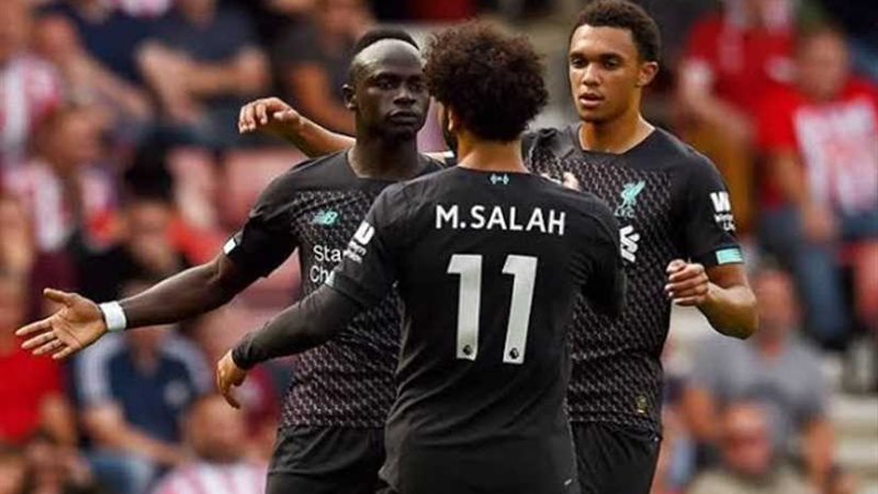 أسطورة ليفربول يرد