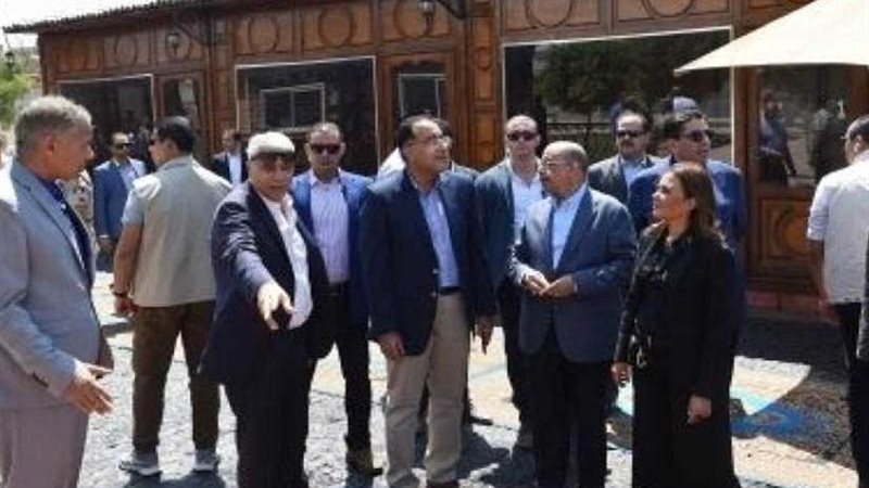 رئيس الوزراء يفتتح