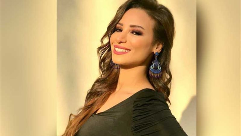 الممثلة غادة طلعت