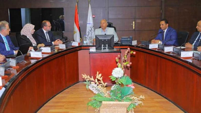 كامل الوزير يبحث