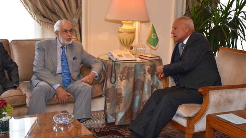 أبوالغيط يستعرض مع