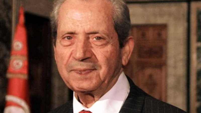 الرئيس التونسي يستعرض