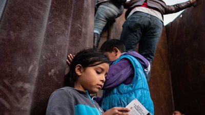 مذكرة تفاهم لإجلاء اللاجئين وطالبي اللجوء المحتجزين في ليبيا