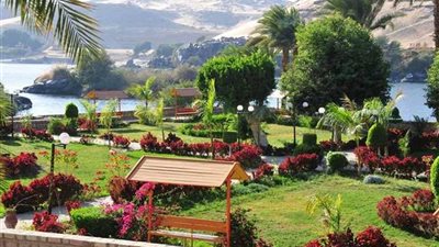 الحديقة النباتية بأسوان تستقبل 160 شابا وفتاة من 27 دولة إفريقية في حملة لنظافة النيل