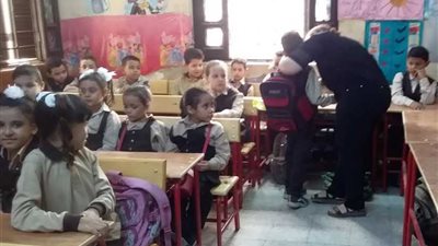 238 ألف تلميذ يبدؤون الدراسة بأسيوط.. صور