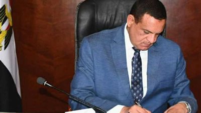 محافظ البحيرة يُحيل 13 موظفًا بمجلس مدينة بإيتاي البارود للتحقيق