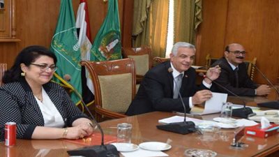 جامعة المنوفية تدرس اختيار إحدى القرى لتطويرها ضمن 