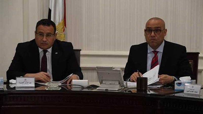 وزير الإسكان ومحافظ