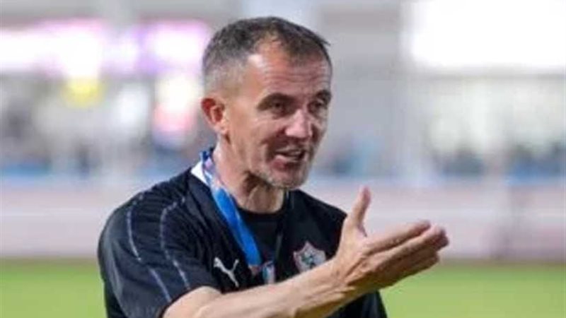 ميتشو يهنئ لاعبي