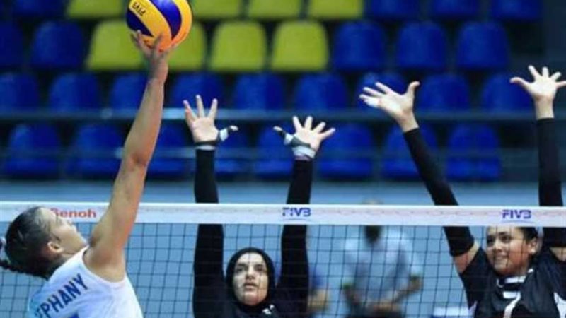 ناشئات الطائرة يسقطن