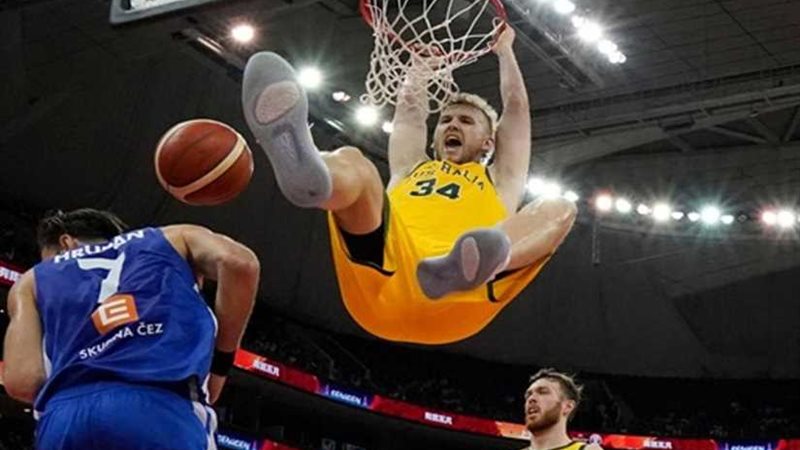 أستراليا تفوز على