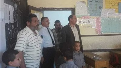 محافظ المنيا يطالب رؤساء المدن بنظافة الشوارع المحيطة بالمدارس