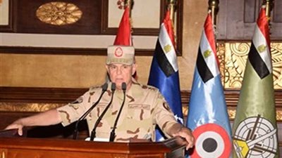 رئيس الأركان يلتقي رجال الجيش الثاني الميداني ويتفقد المجرى الملاحي لقناة السويس