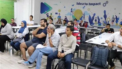 بالصور .. أمسية فنية لمناقشة عالم الأفلام السينمائية وظاهرة الأبطال الأشرار في السينما العالمية بالجريك كامبس