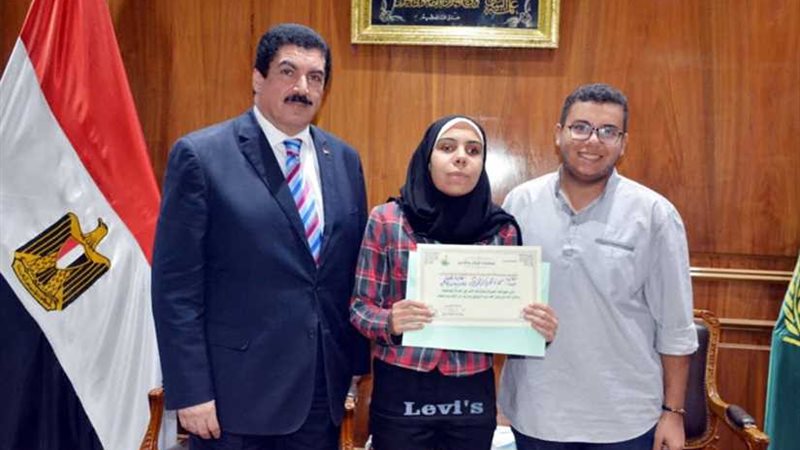 تكريم الطالبة المثالية