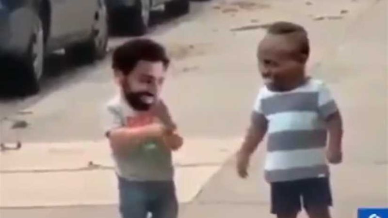 شاهد.. «صلاح» يحل