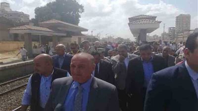 وزير النقل يتفقد أعمال تطوير محطة قطار دمنهور