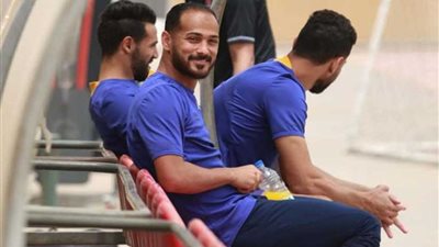 شاهد.. حاوي القلعة الحمراء.. وليد سليمان خارج المستطيل الأخضر