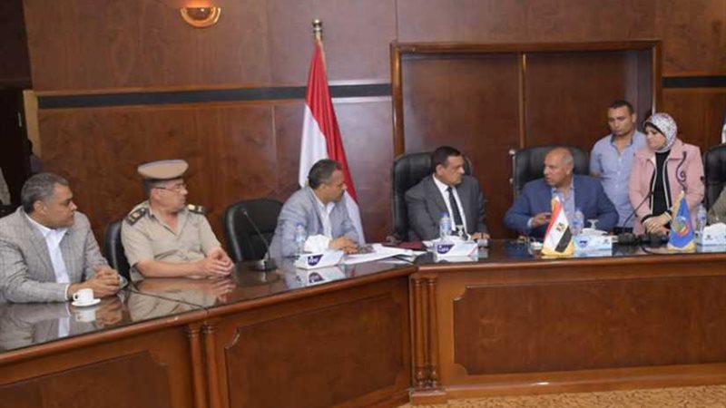 محافظ البحيرة يستعرض